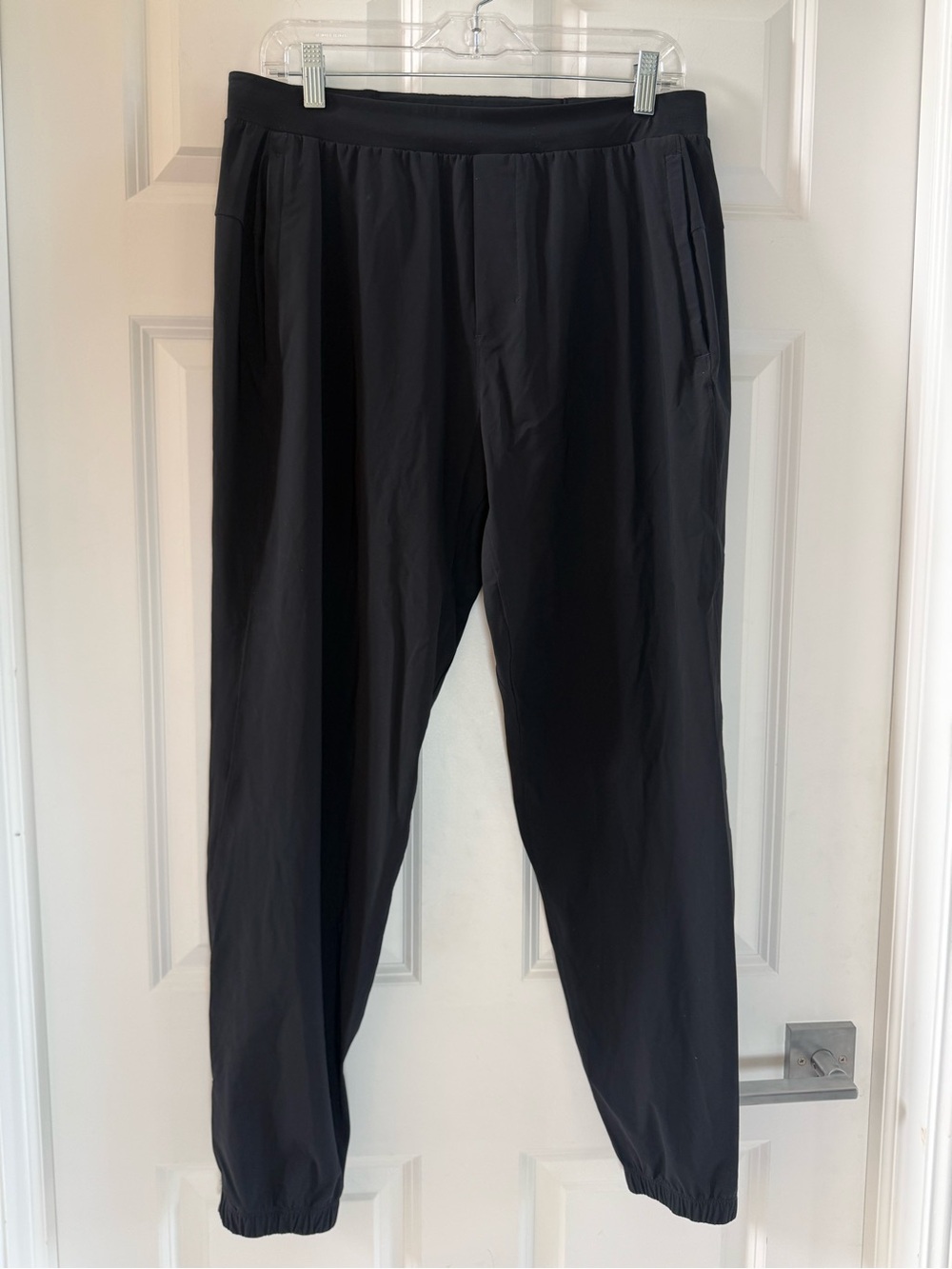 Lululemon Men’s Black Tapered Performance Pants Size Large Ankle Zip
